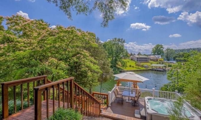 Dublin Casa | Lakeview Cabin