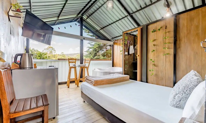 Guatape Cabina | Lakeview Cabin with Jacuzzi in Guatapé