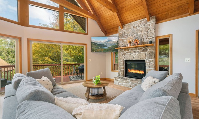 Thayerville Chalet De Esquí | Lakeview Chalet in Deep Creek Lake + Hot Tub