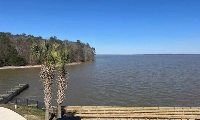Santee Condominio | Lakeview Condo close to Fishing, golfing, and hiking.
