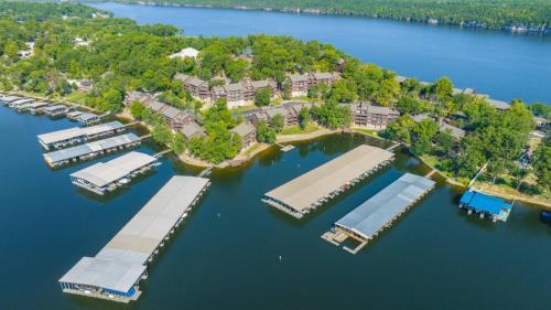 Osage Beach Casa | Lakeview Condo Wdockpoolhottubsauna-sleeps 8