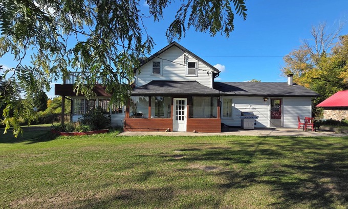 Roseneath Casa | Lake view cottage with Dirt bike and ATV trails