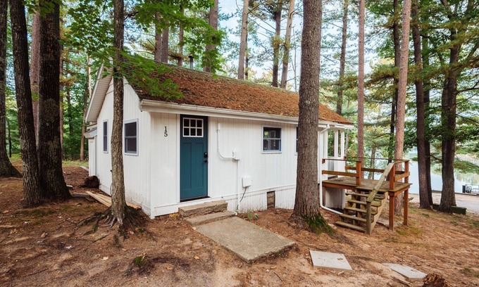 Mayfield Cabaña | Lakeview Cottage-Pontoon Rentals Available