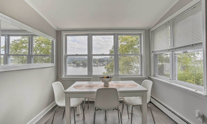 Hopatcong Casa | Lakeview Cozy Home - 2-Bedroom Cottage in Hopatcong, NJ