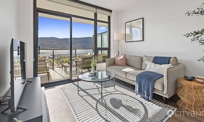 Downtown Kelowna Condominio | Lakeview. Downtown. 2 beds. AC. Parking UDGRD.