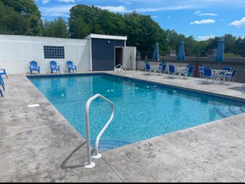 Gilford Apartamento | Lakeview Escape, Pool, Fast Wi-Fi & Free Parking