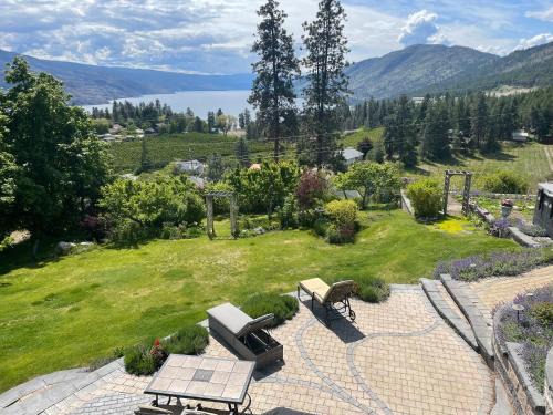 Central Okanagan Cama Y Desayuno | Lakeview Gardens B&B