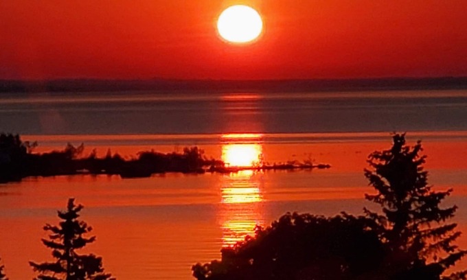 St Ignace Casa | Lakeview Getaway with stunning sunrises