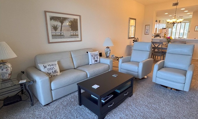 Tropical Cove Condominio | Lakeview Haven at Lexington CC Lake Village