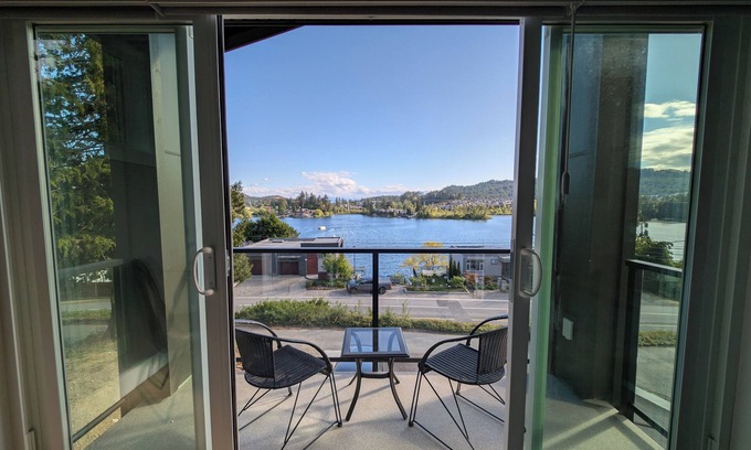 Langford Casa | Lakeview Hideaway
