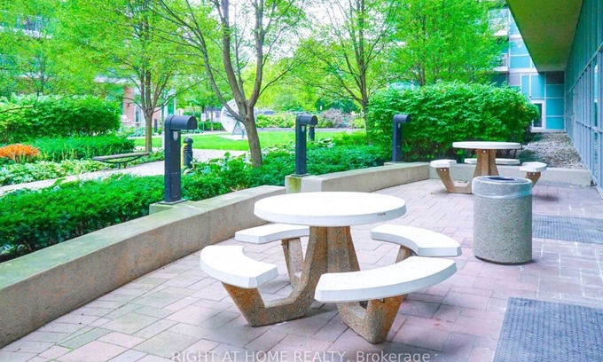 King West Village Condominio | Lakeview High Rise 2 beds + Indoor Parking