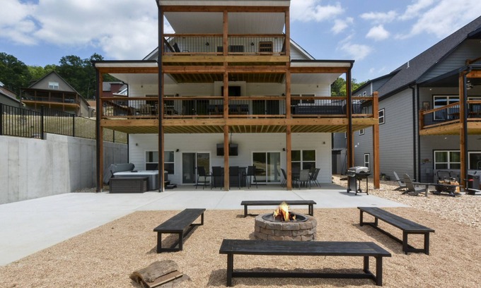 Table Rock Casa | Lakeview, Indoor/Outdoor Pool, HotTub & Pet Frdnly