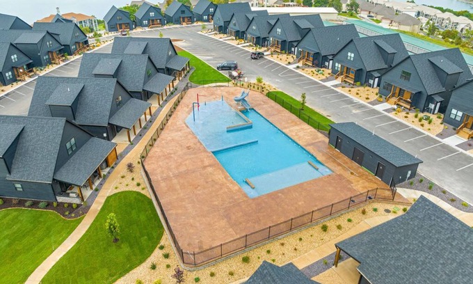 Hollister Cabina | Lakeview! Indoor Pool! Pool Table!