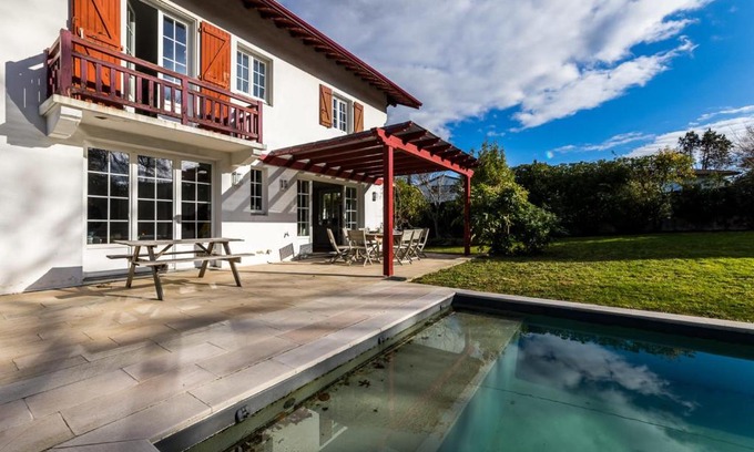 Biarritz Villa | LAKEVIEW KEYWEEK Villa with Pool Garden and Terrace in Biarritz