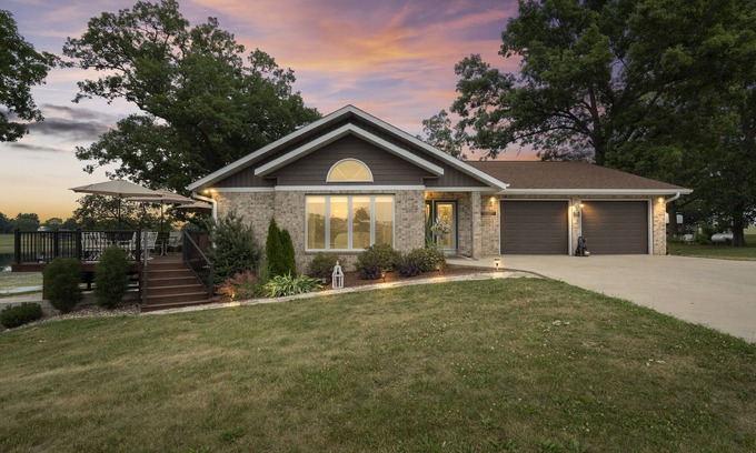 Delhi Casa | Lakeview Living - Entire Guest House - Perfect for your Holiday or Vacation!