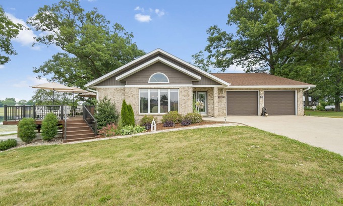 Delhi Casa | Lakeview Living - MAIN LIVING - Vacation home rental