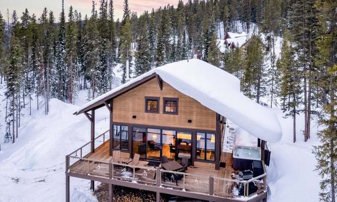 Breckenridge Casa | Lakeview Lodge: 2BR+Enclosed Loft, Hot Tub on Wraparound Deck, VIEWS, 8 minutes to Downtown Breck