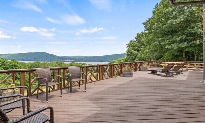 Naples Casa | Lakeview Lodge: w/ hot tub and amazing lake views!