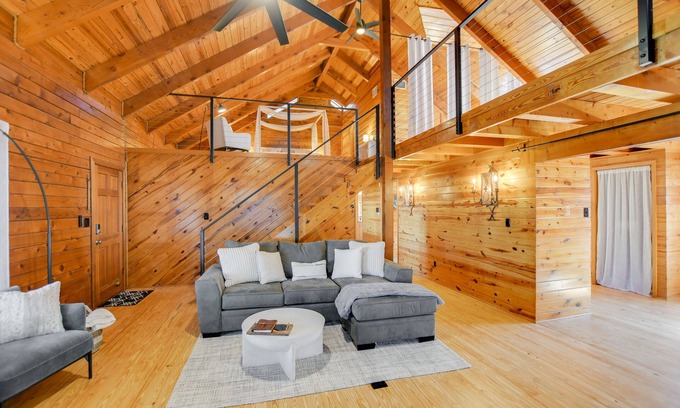 Marble Falls Cabina | Lakeview Log Cabin- Romantic Couples Retreat-Stunning Views