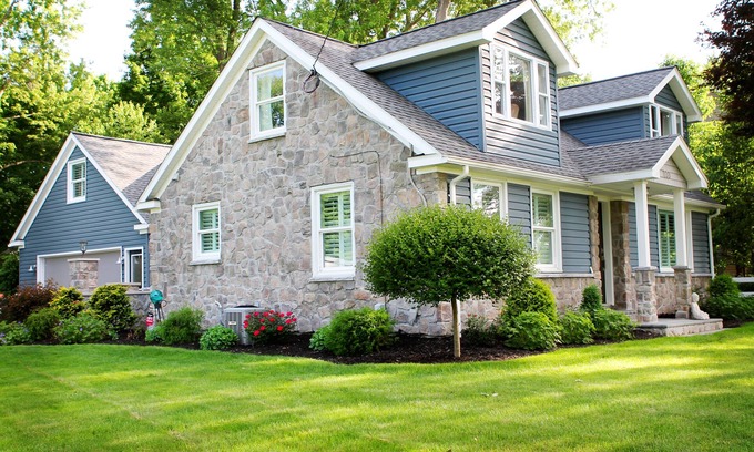 Lakewood Casa | Lakeview Luxury, Lakewood 4 bdrm 2 full 2 1/2 bath. Certificate # 2236
