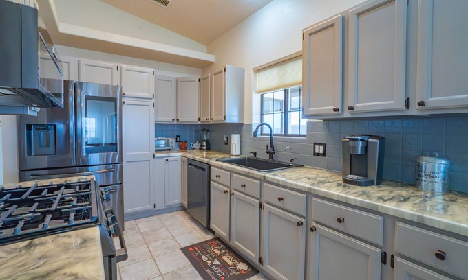 Lake Havasu City Casa | Lakeview, Mountain View, well manicured gated property for Resort Living.