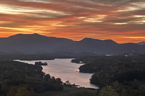 Hayesville Casa | Lakeview Mountain Retreat