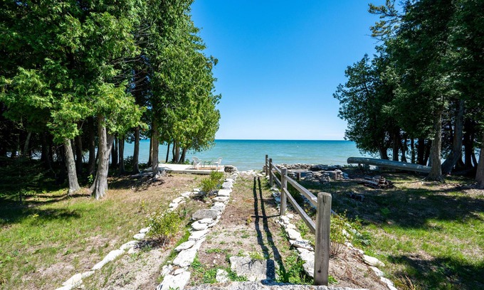 Sister Bay Casa | Lakeview Oasis Formerly Kinsey Bay Lakeshore Home
