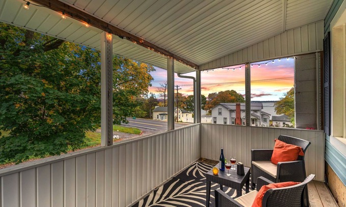 Union Springs Casa | Lakeview Getaway on Cayuga Wine Trail ~Fully Fenced Yard, 2 King Beds, Sunsets~