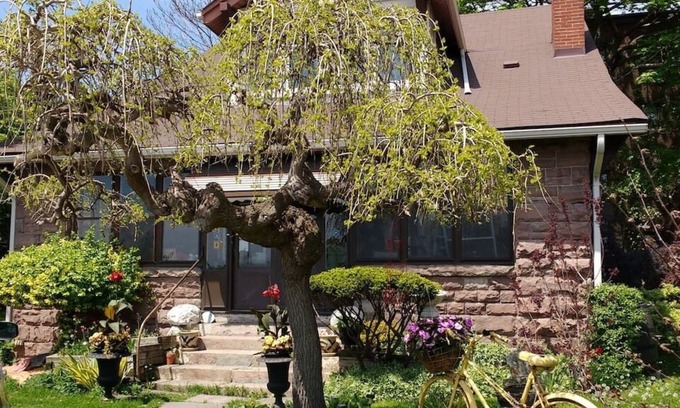 Parkdale Casa | Lakeview Pied-a Terre in the heart of Toronto