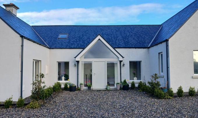Garrykennedy Casa | LAKEVIEW RETREAT, family friendly in Portroe, County Tipperary