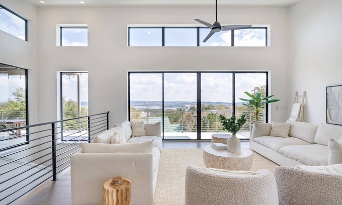 McNeil Casa | Lakeview Retreat: Terrace + BBQ