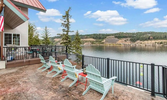 Coeur d'Alene Casa | Lakeview Retreat- Waterfront, Private dock, amazing views!
