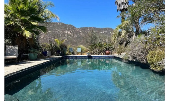 Del Dios Casa | Lakeview tiny house w/hillside pool
