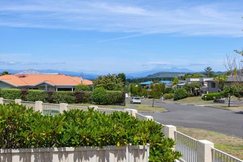 Taupo Casa | Lakewood Cottage, Cozy Lakeview Stay in Central Taupo