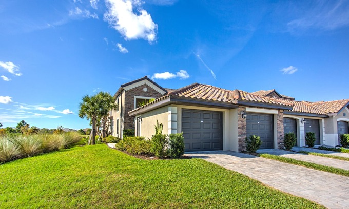 Lakewood Ranch Condominio | Hermoso condominio de 2 dormitorios y 2 baños con sala de estar