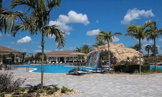 Lakewood Ranch Condominio | Lakewood National Golf Club Penthouse Condo with Luxury Amenities - Pet Welcome