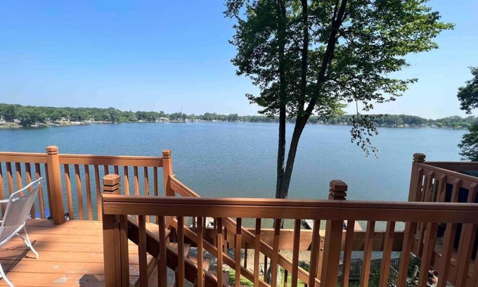 Middlebury Casa | Lakin' It Easy
