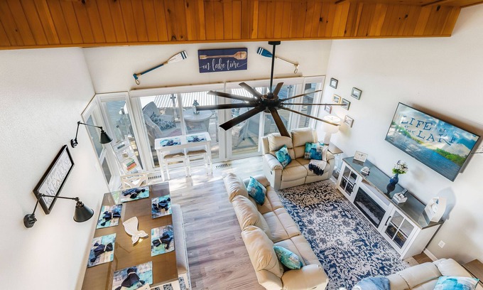 Gravois Mills Casa | Laking it Easy: Jawdropping Views, Snocone Machine, Kayaks, Swimming, Large Dock