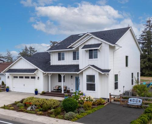 Seaside Casa | Lallybroch Cottage