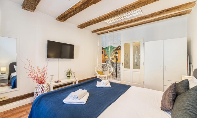 Brasov Old Town Apartamento | Lamp House