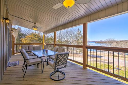 Lampe Casa | Lampe Retreat with Pool Access - Walk to Lake!