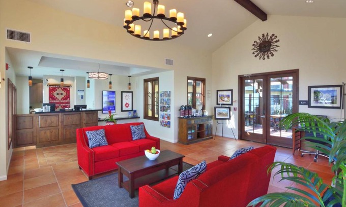 College East Hotel | Lamplighter Inn & Suites at SDSU