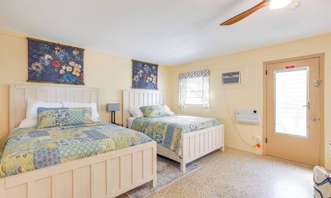 Chiefland Apartamento | Lanai & Fire Pit: Riverfront Studio in Chiefland!