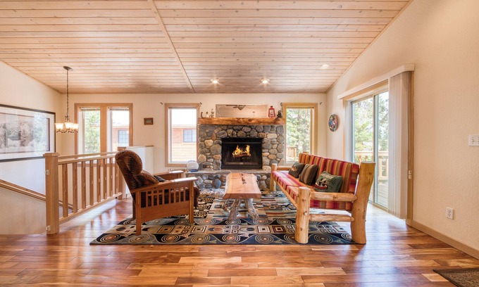 Brockway Casa | Landfall on the N. Shore by Tahoe Getaways- Fenced Yard, Walk to Lake