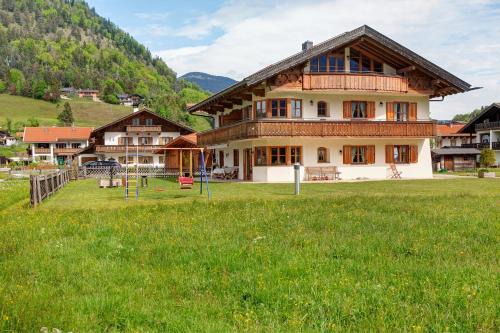 Wallgau Apartamento | Landhaus Bergkulisse