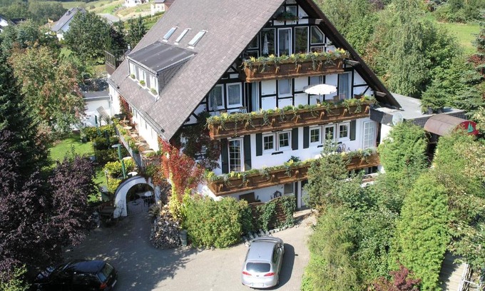 Elkeringhausen Hotel | Landhotel Grimmeblick