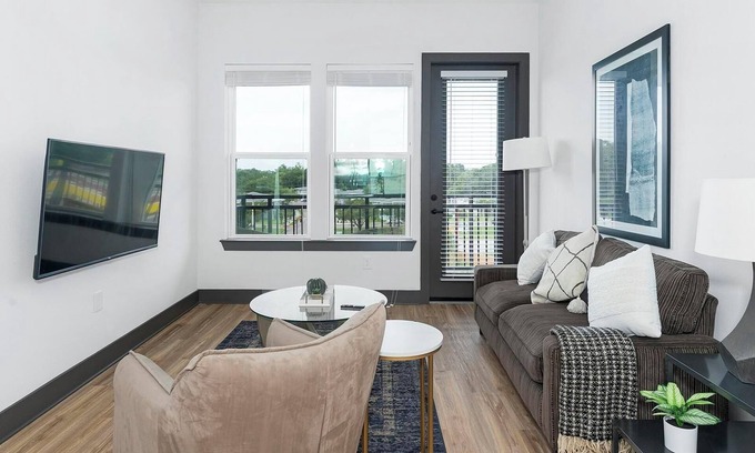 St. Nicholas Apartamento | Landing at The Jack on Beach - 1 Bedroom in Bay...