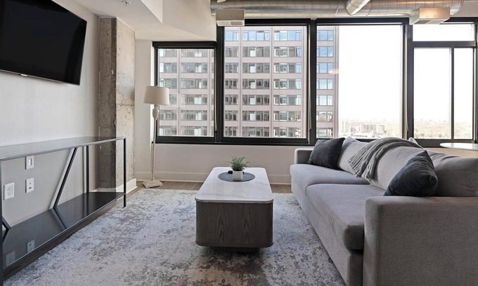 Baileys Crossroads Apartamento | Landing | Amazing 1BD, Game Room, Gym