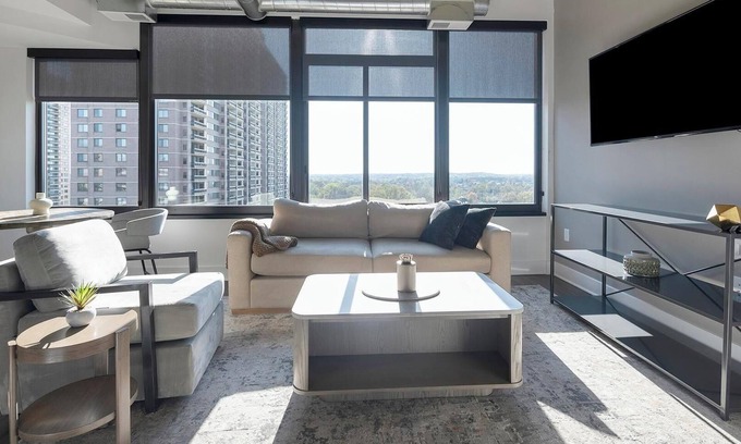 Baileys Crossroads Apartamento | Landing | Modern 1BD, Gym, Game Room