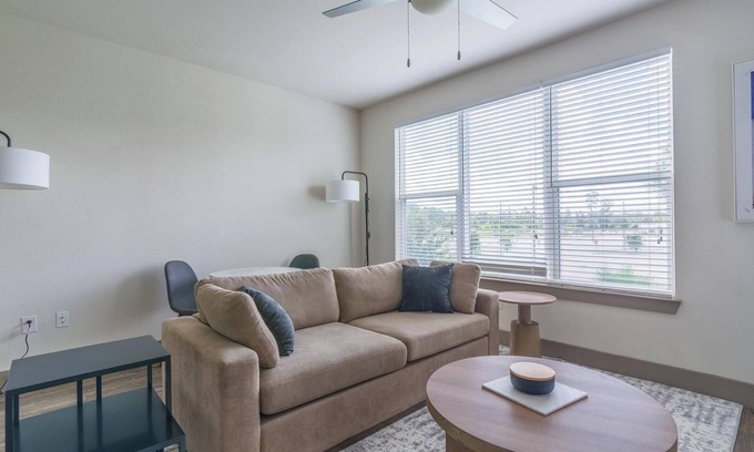 Conroe Apartamento | Landing | Chic 1BD, Clubhouse, Gym